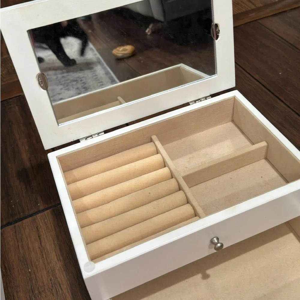 White Wooden VINTAGE (2010) Live, Love, Laugh Jewelry Box